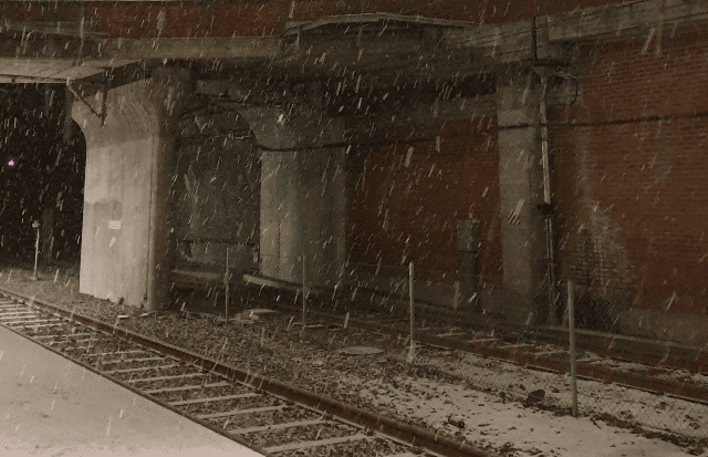 verschneiter Bahnhof